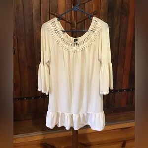 Win Win crochet neckline Tunic size L-xl